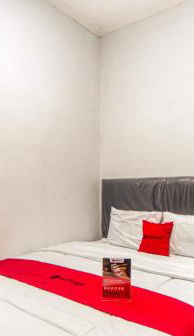 RedDoorz near Graha Cijantung Mall