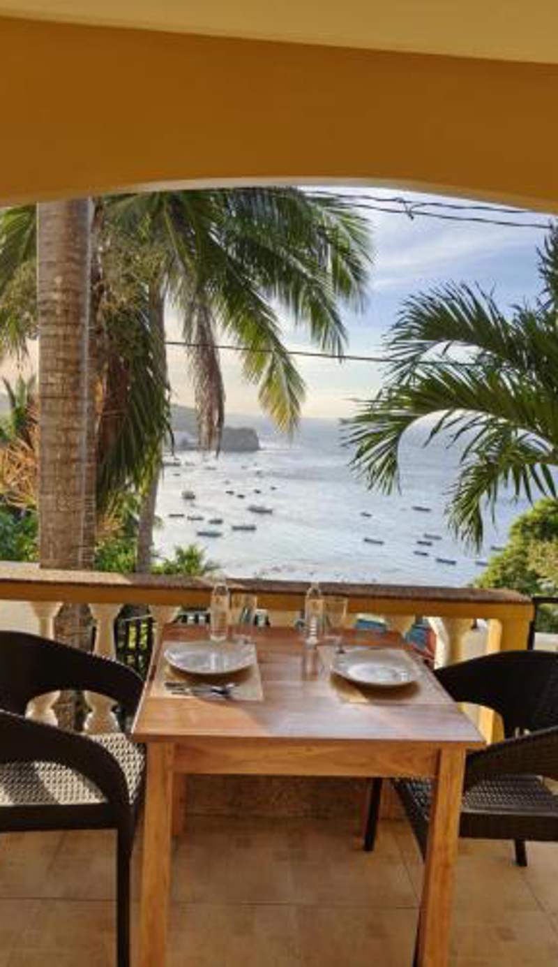 Studio apartment with ocean views and pool