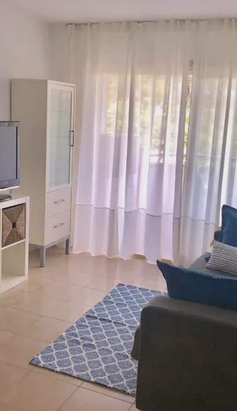 Apartamento céntrico con piscina
