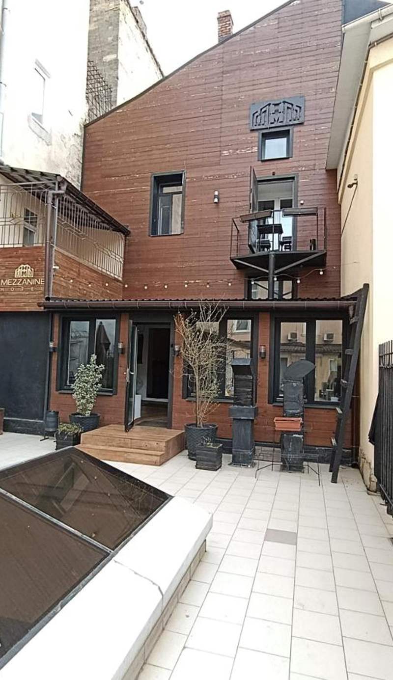 Mezzanine Hotel