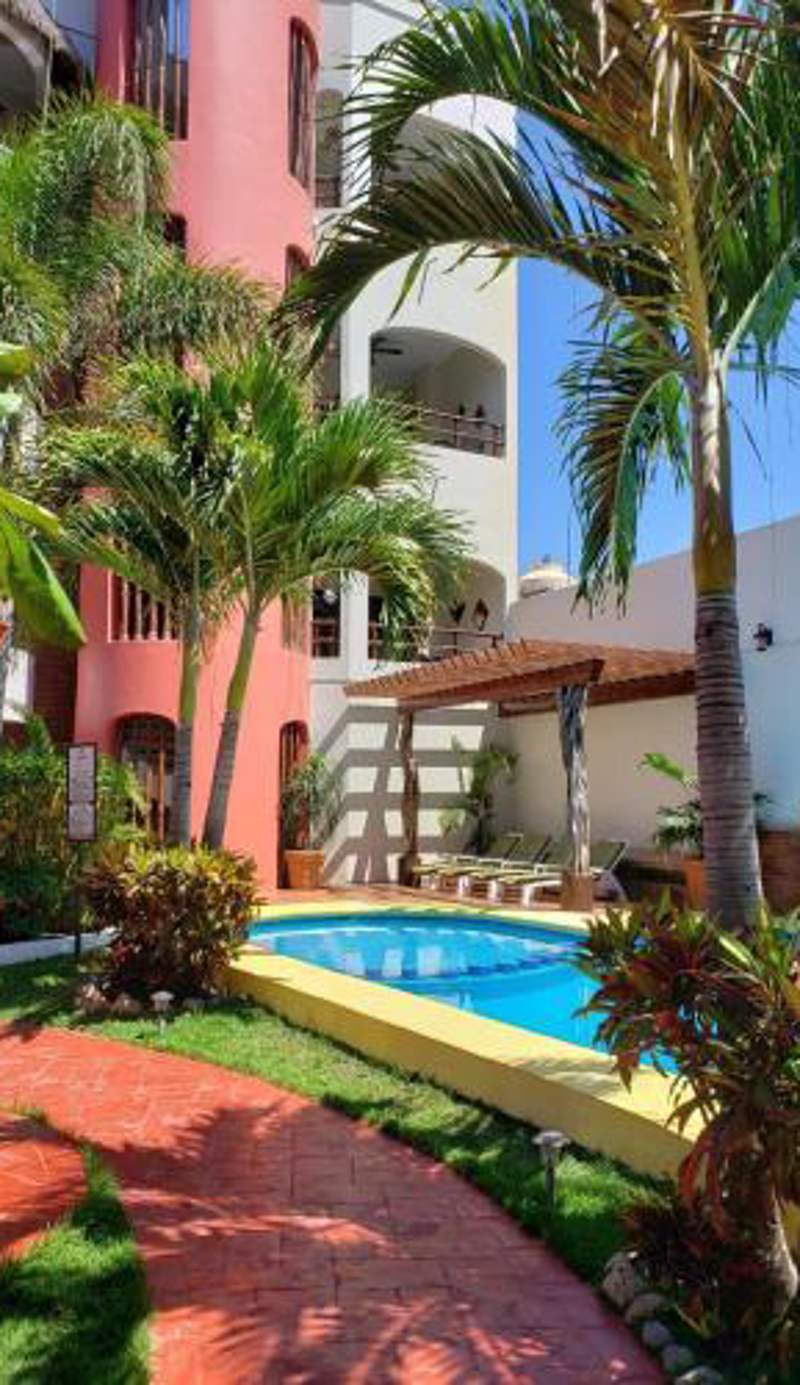 Hotel y Suites Los Encantos