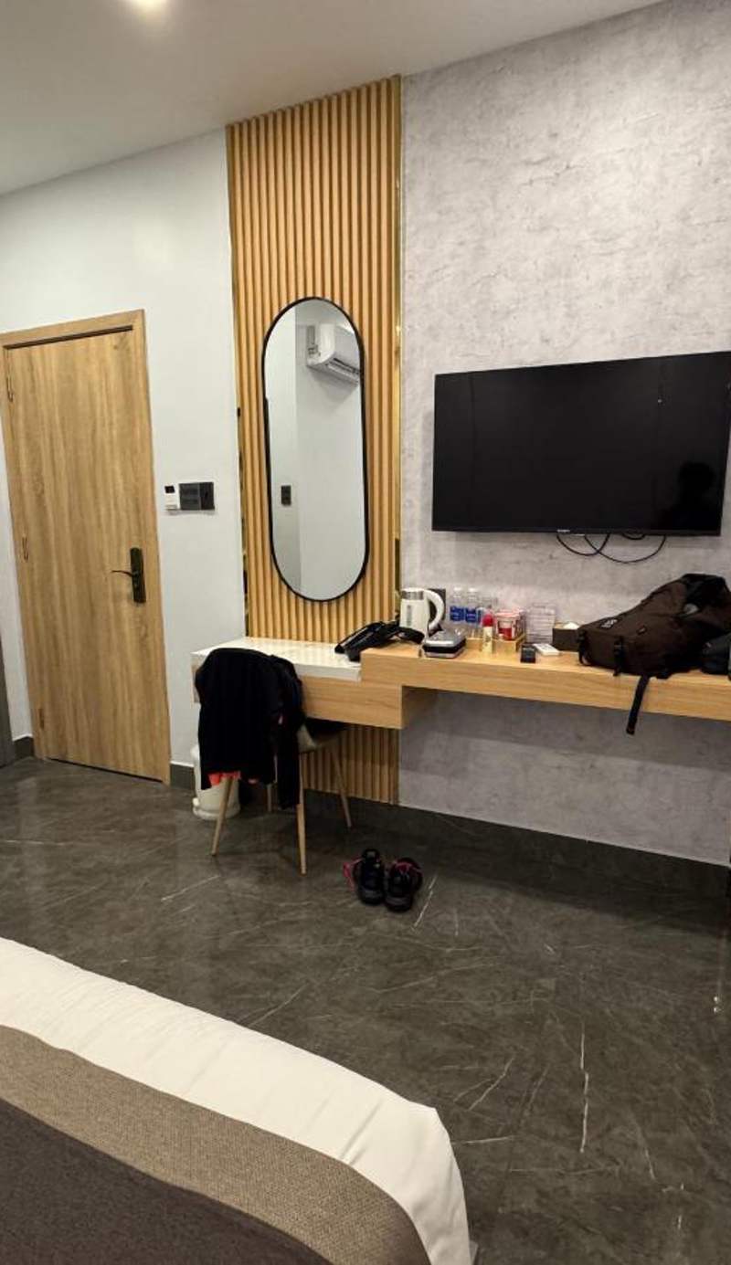 LION 8 Hotel