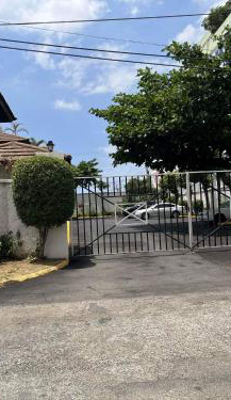 Finest Accommodation Renfrew Place 1 Bedroom Apt # 42 New Kgn 4--12 Renfrew Rd