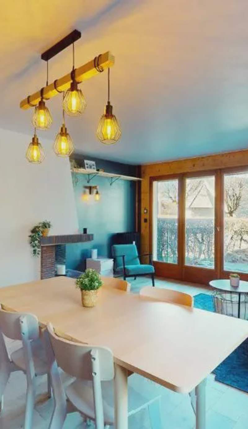 Bright, warm 2BR 2min to gondola, private garden