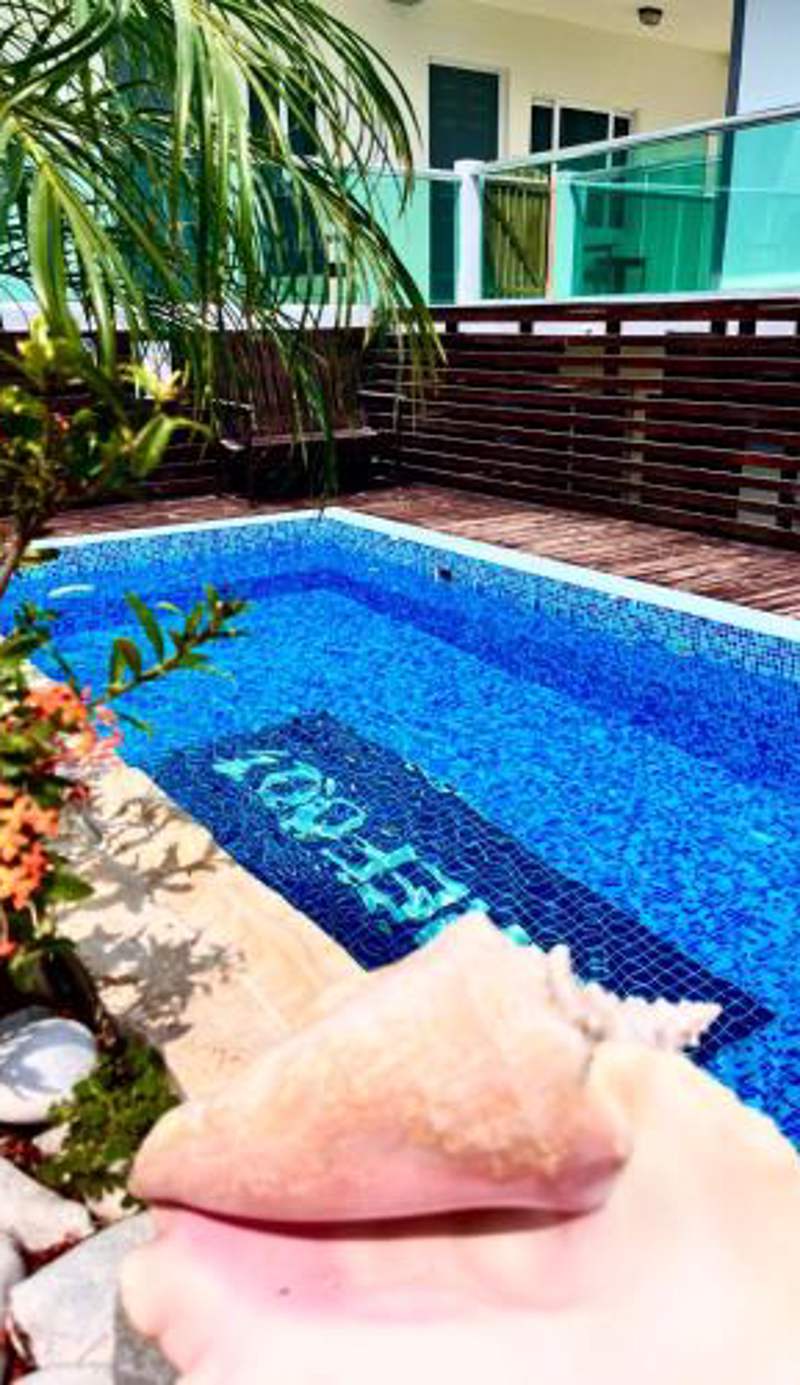 Barefoot Caye Caulker Hotel