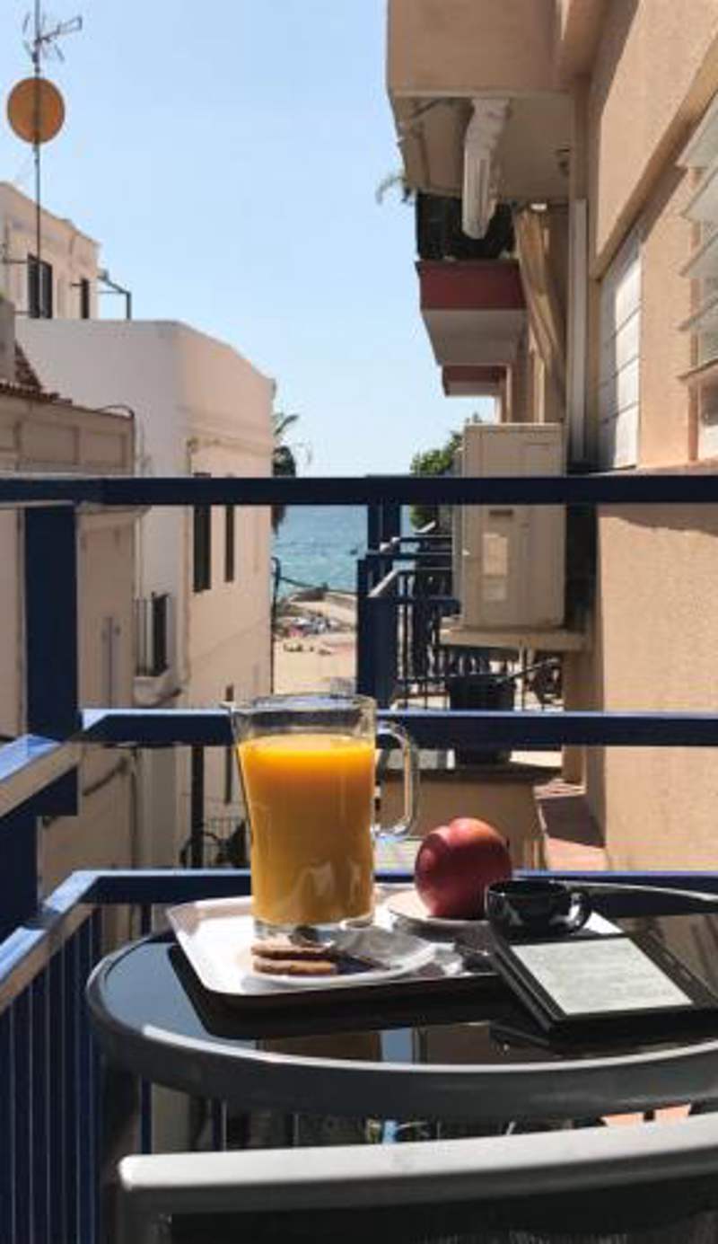 Sunny Flat in Sitges 30 Seconds to Beach, Balcony & Sea Views!