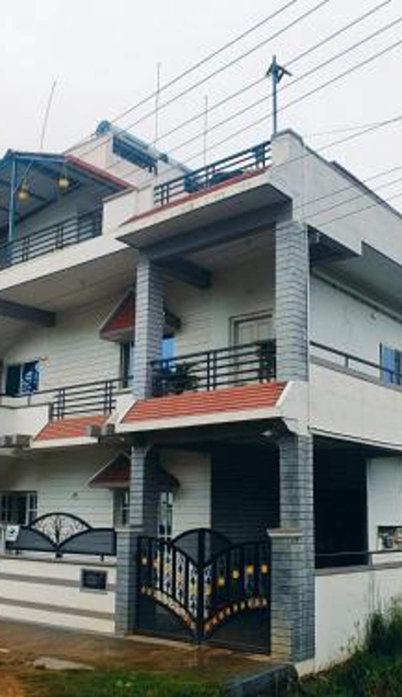 Happy Holiday inn service apartment