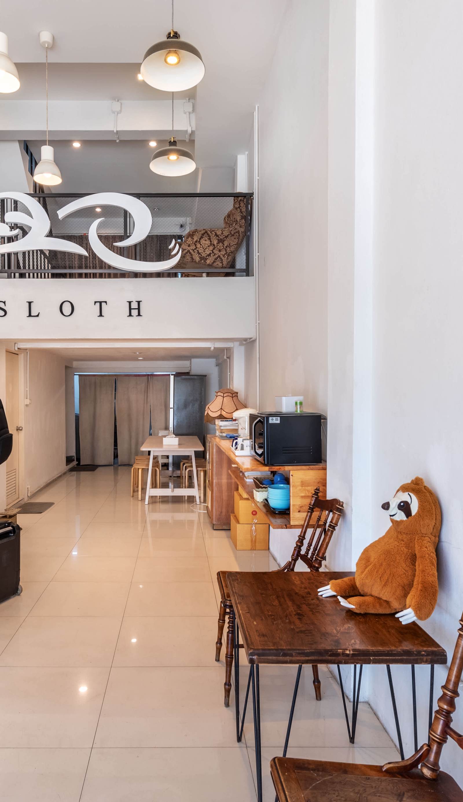 Sloth Hostel DonMueang Airport