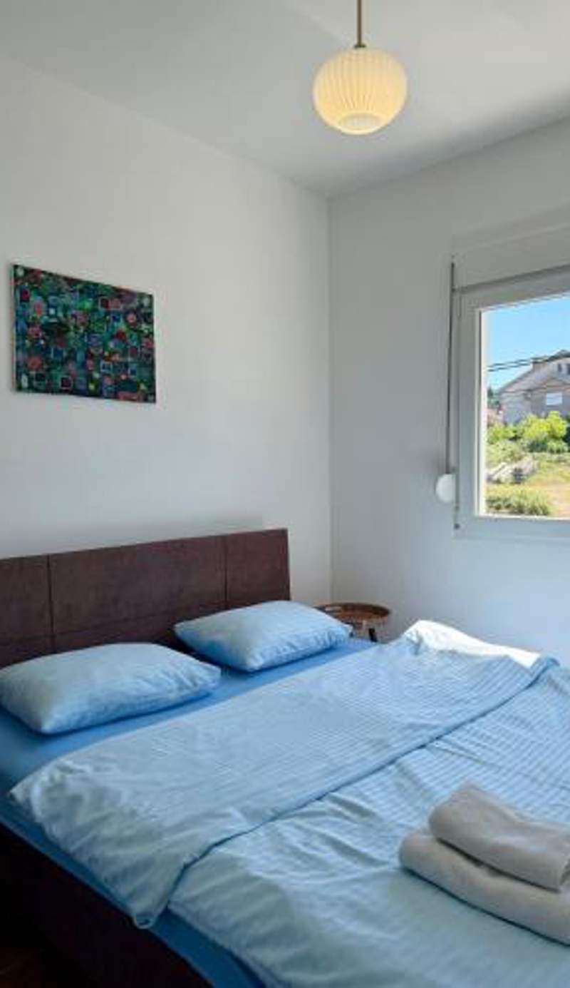 Entire 1-bedroom apartment with free parking