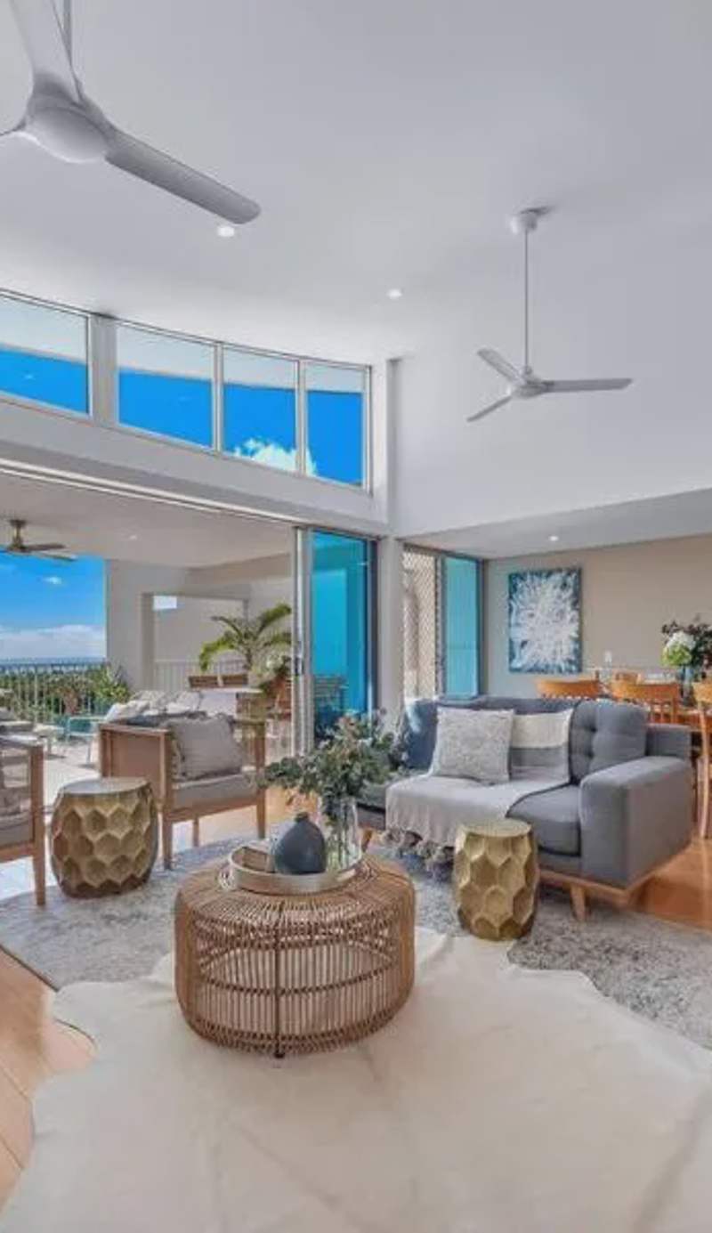 Large, Luxurious Townhouse Stunning Oceanviews