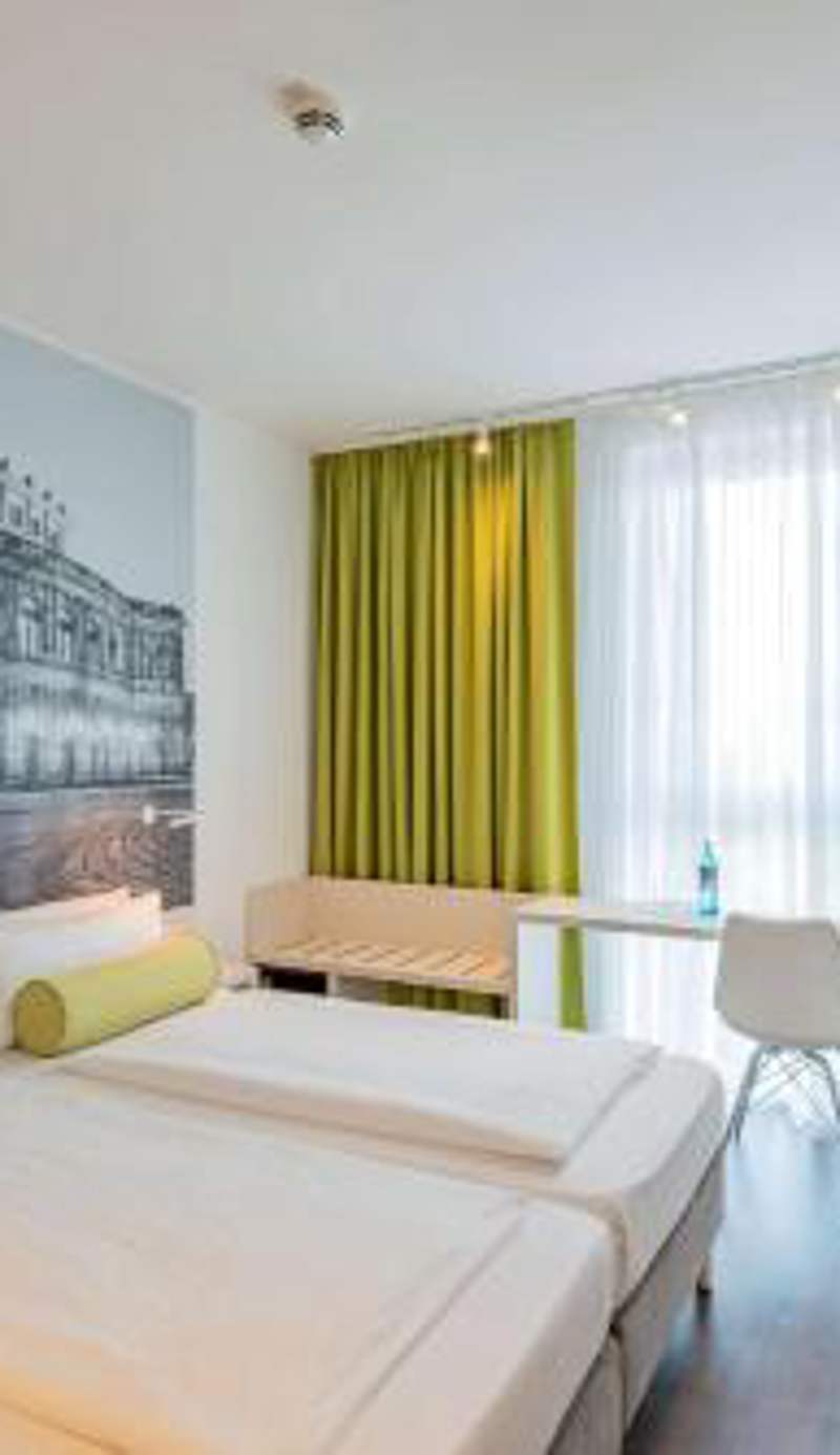 Super 8 by Wyndham Dresden