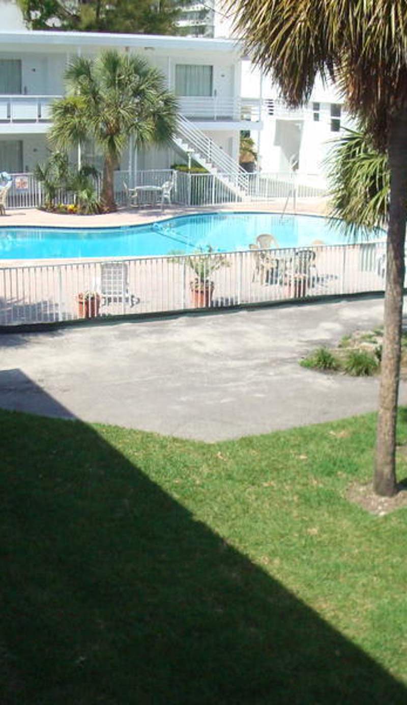 Collins Hotel