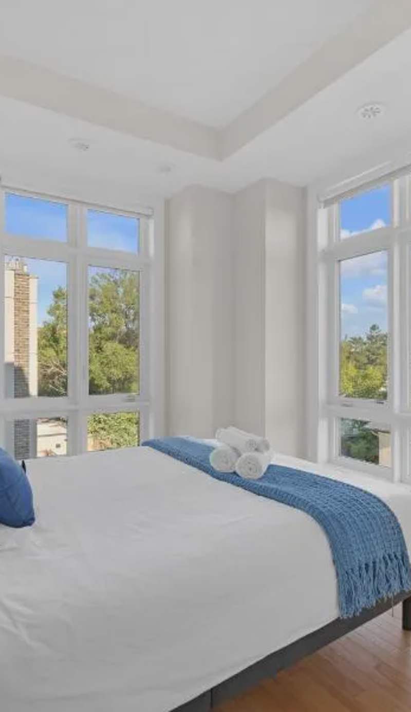 Luxe Toronto Townhome, Rooftop Terrace, Parking