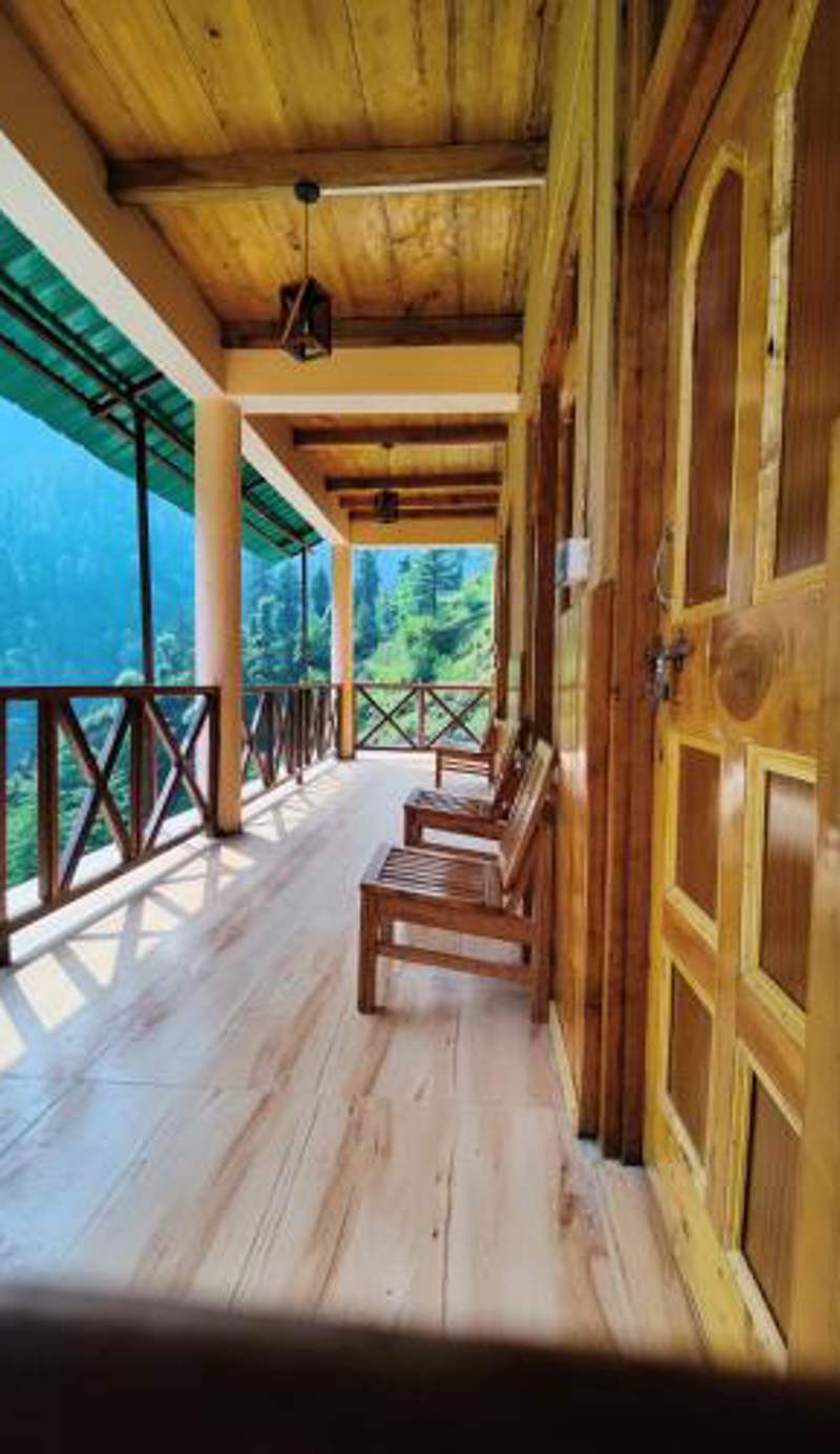 Yolo Hostel and Stays Sojha