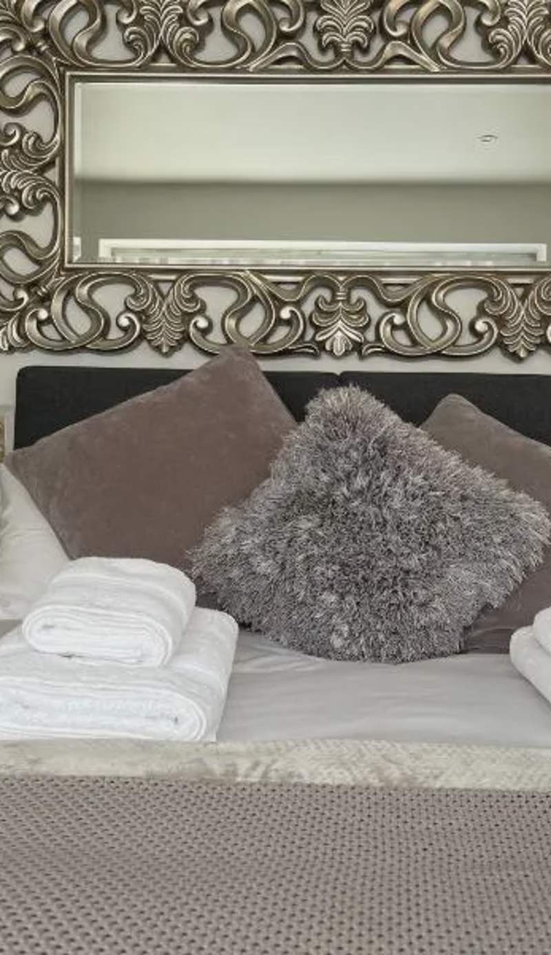Cosy countryside stay near Bath with free parking