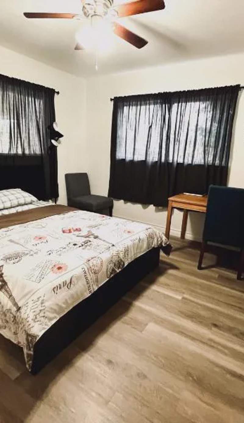 Cozy Private Bed & Bath near Medical Center, Galleria and DT