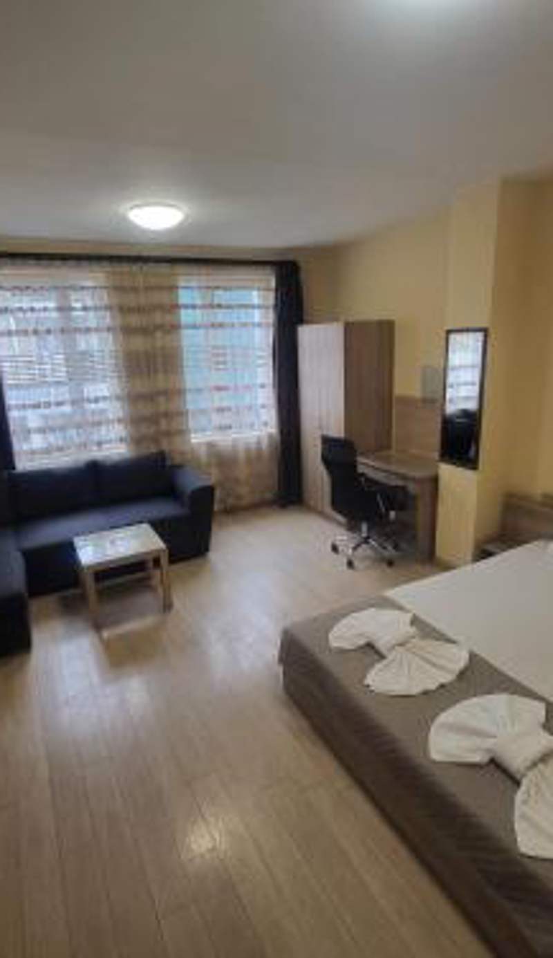 Twain Apart&Rooms