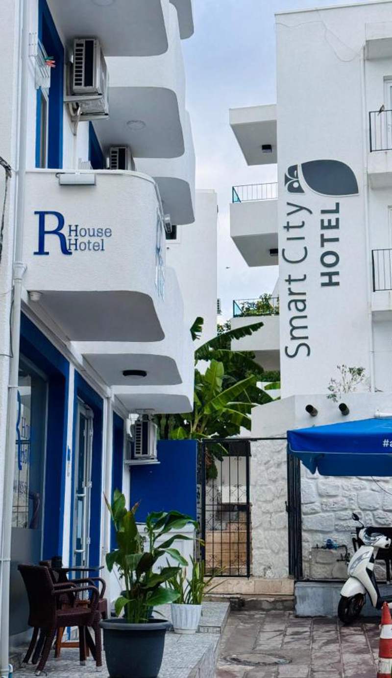 R HOUSE HOTEL