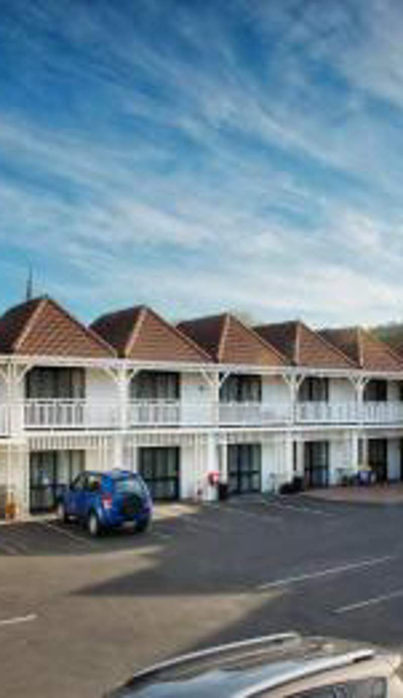 Cable Court Motel