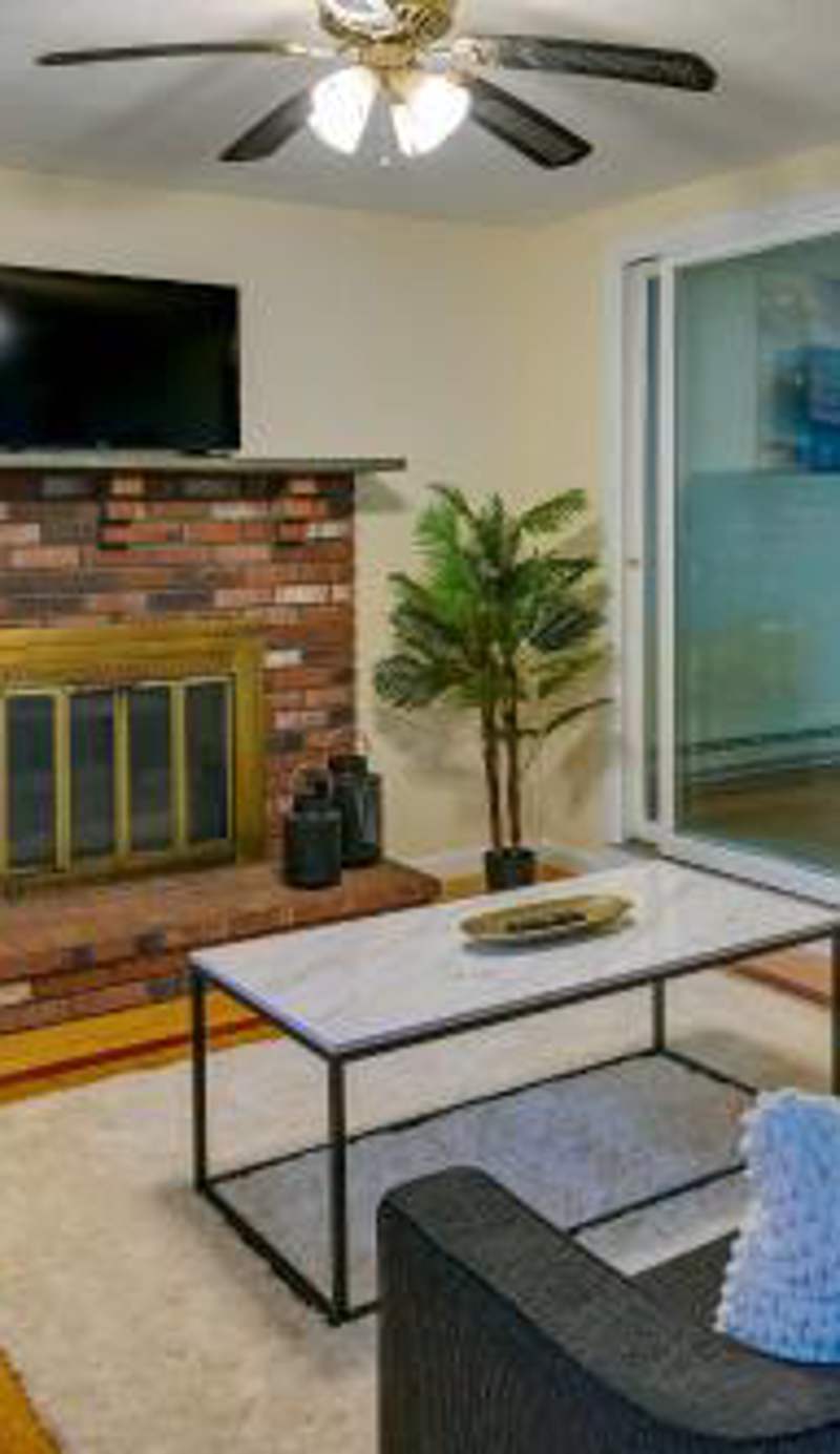 Boston Duplex w/ Foosball Table: 11 Mi to Downtown