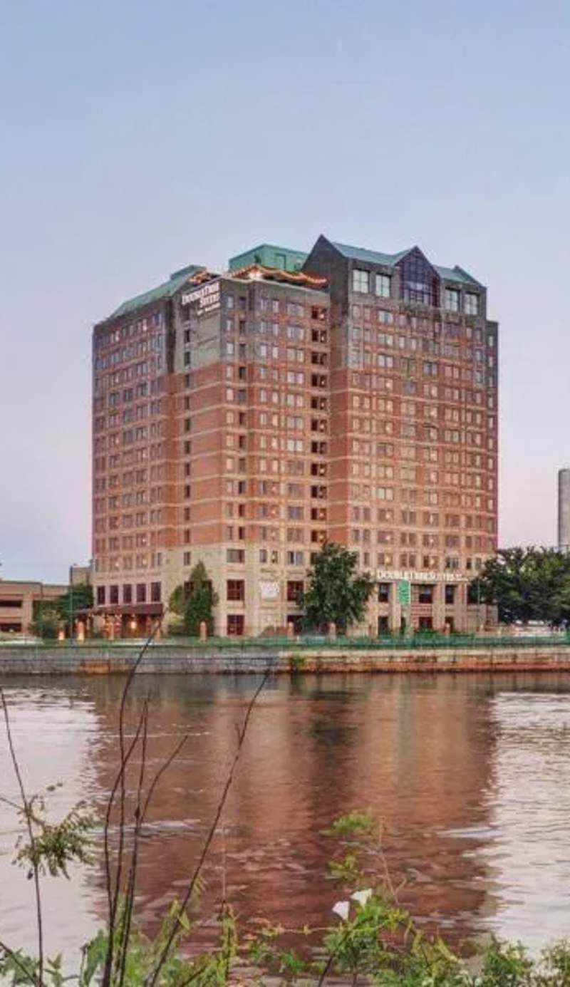 DoubleTree Suites by Hilton Hotel Boston - Cambridge