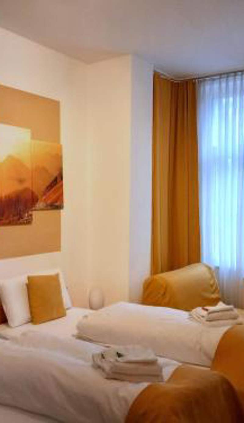 Hotel Karolinger - Self Check-In