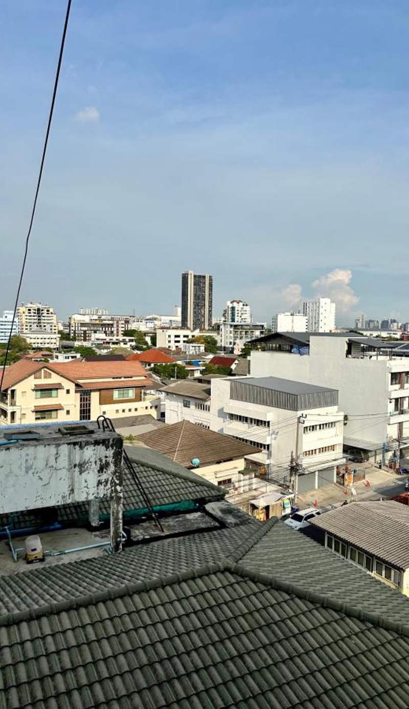 Regent Ngamwongwan Hotel