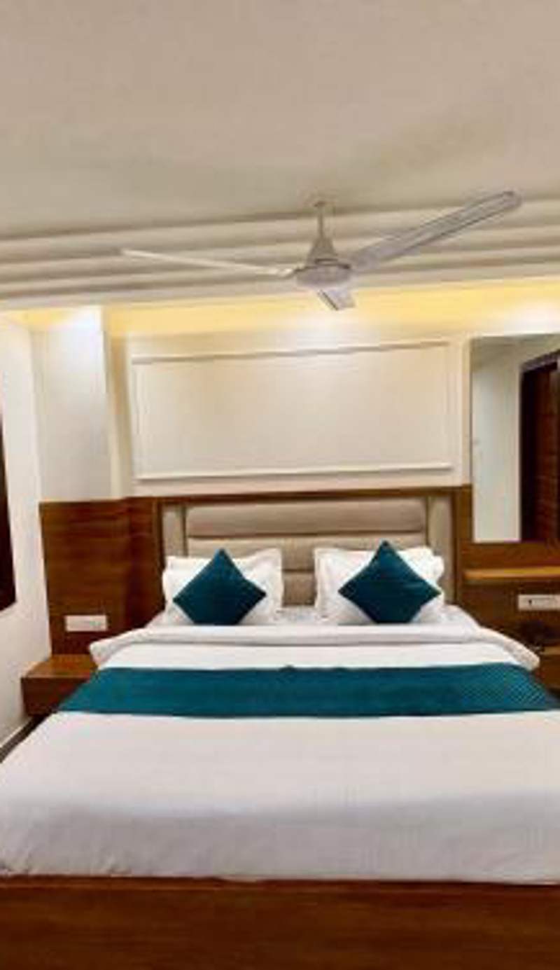 Hotel G R Residency GOLDEN TEMPLE JUST 2 mins WALKING DISTANCE FROM HOTEL
