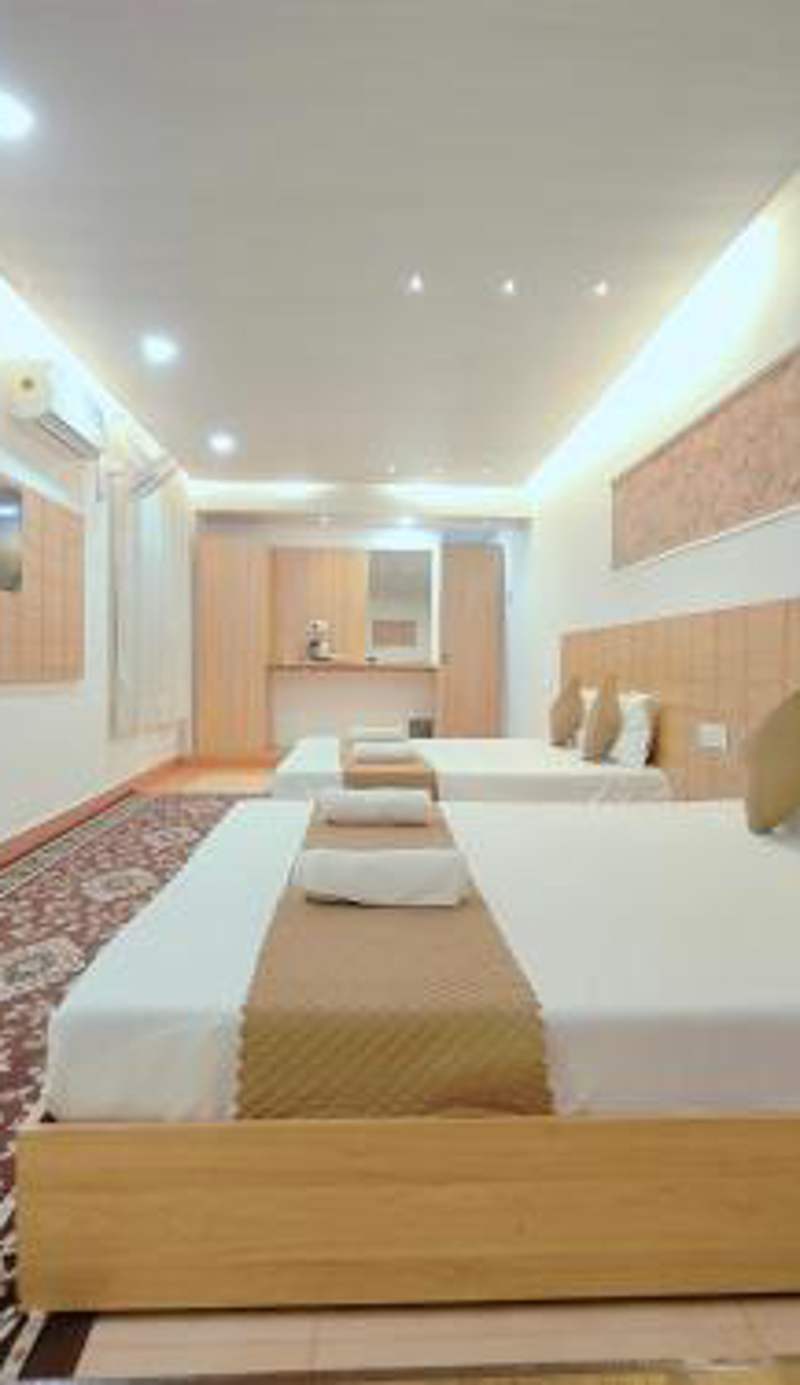 Golden Oak- 5 min walk from golden temple