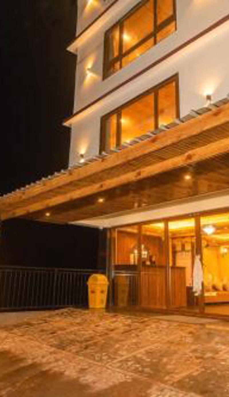 Divine The Celeste, Pelling