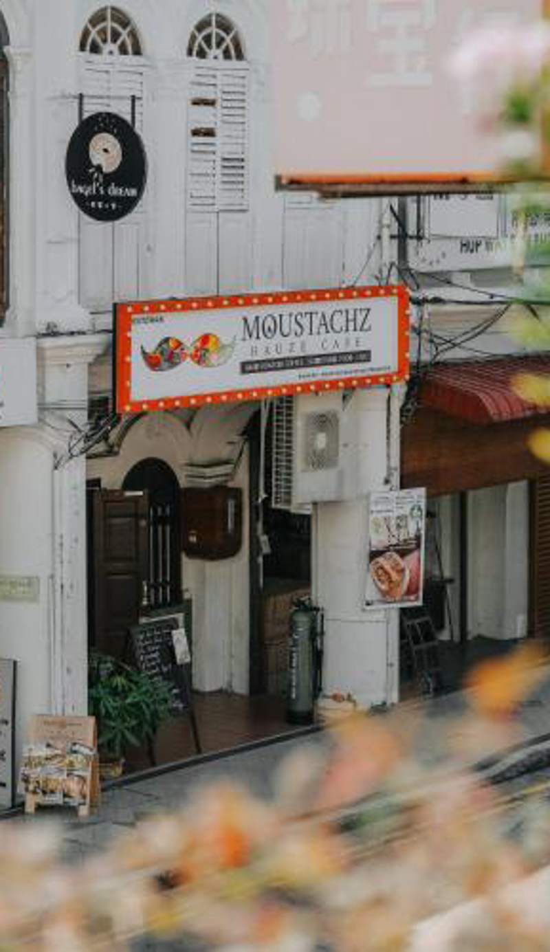 Moustachz Hauze , Georgetown