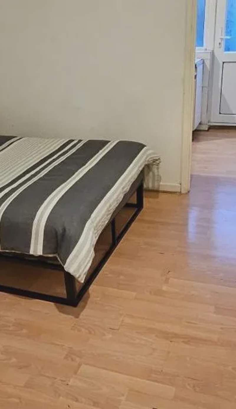 No Frills & Nothing Fancy 1 Bed Studio City Centre