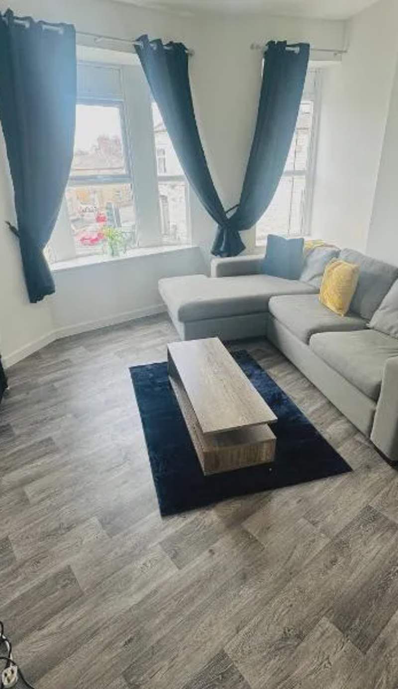 Cardiff flat 3 mins to city centre sleeps up to 6