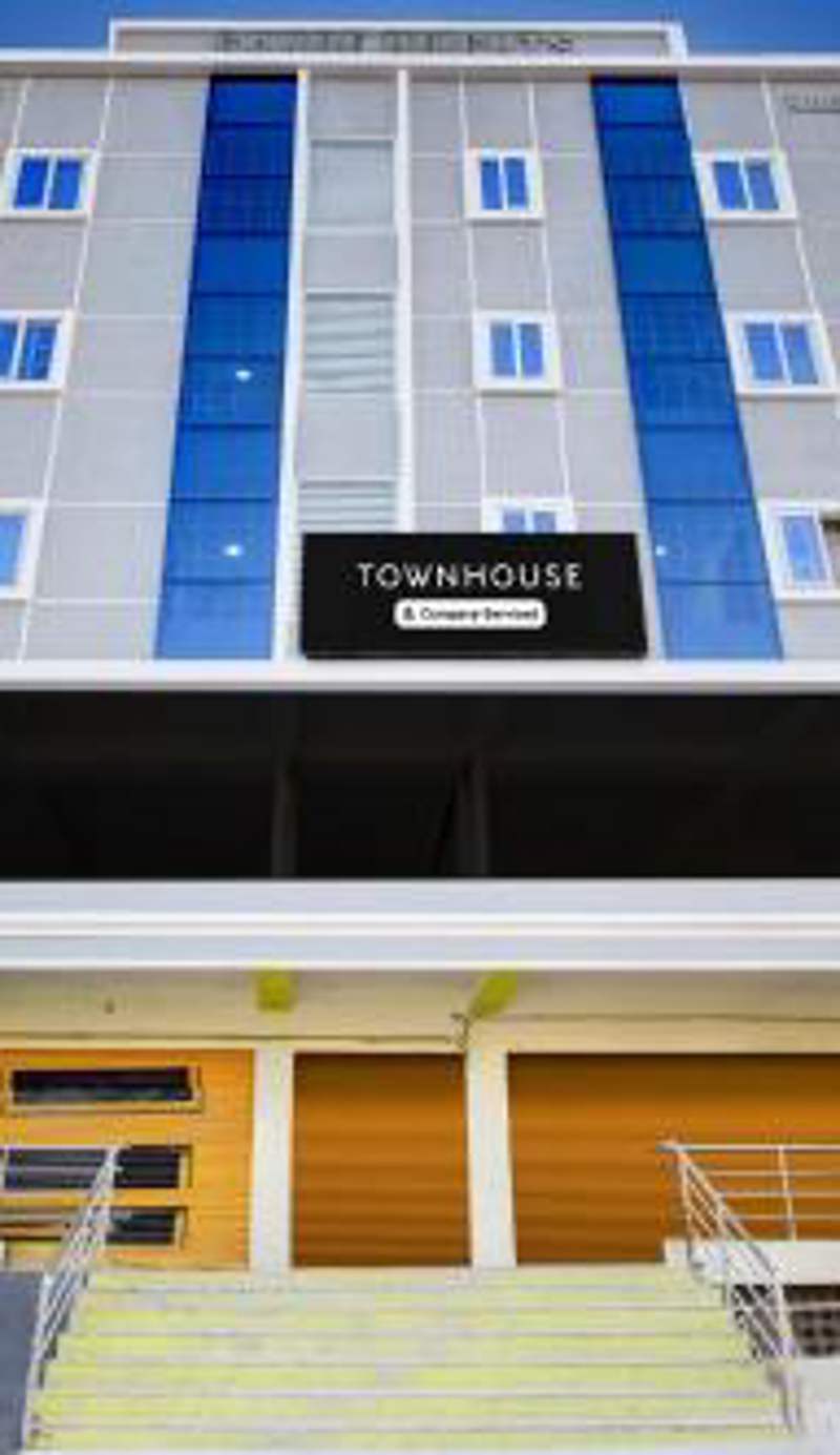 Super Townhouse LB Nagar Metro Station