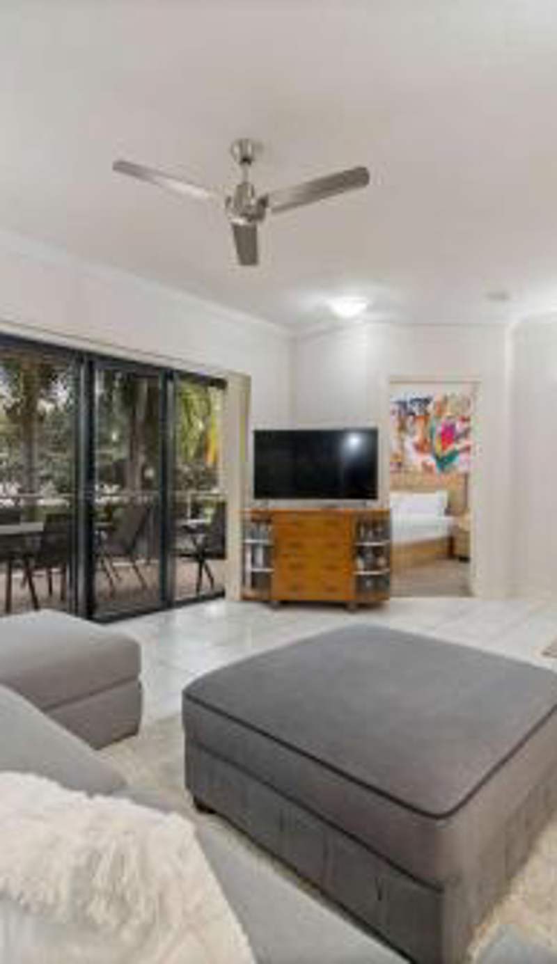 Near Beach 2 BR unit The Strand