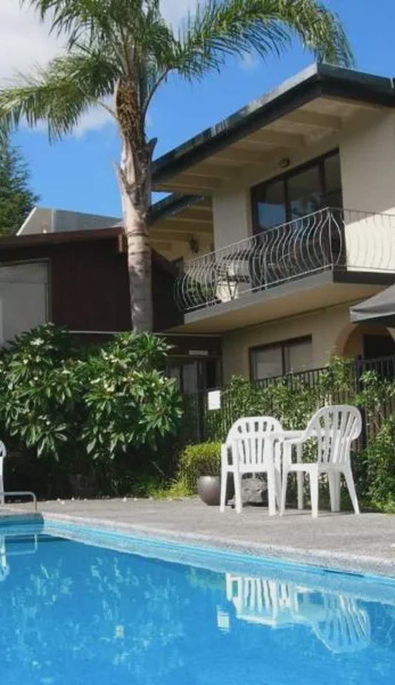 Waterfalls Estate - Motel & Campground