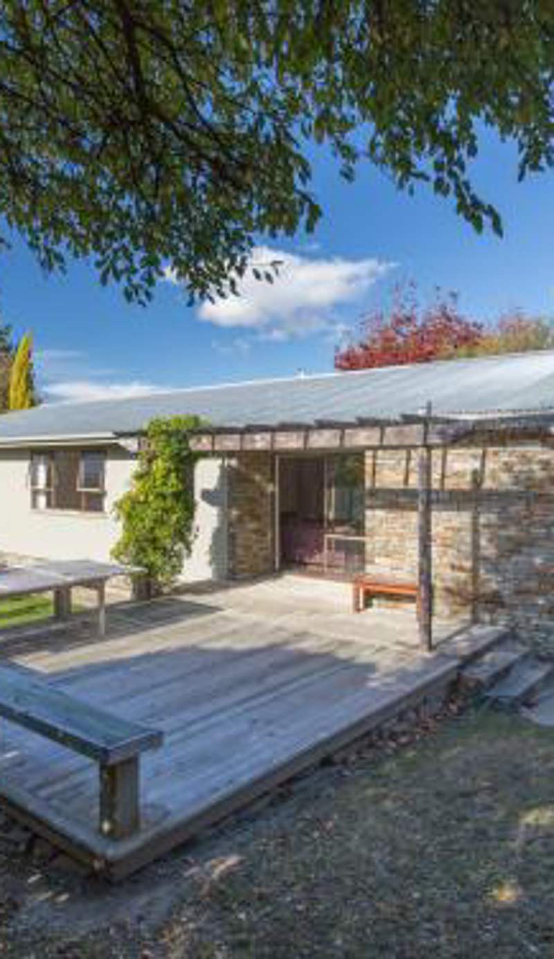 Kowhai Cottage - Wanaka Holiday Home