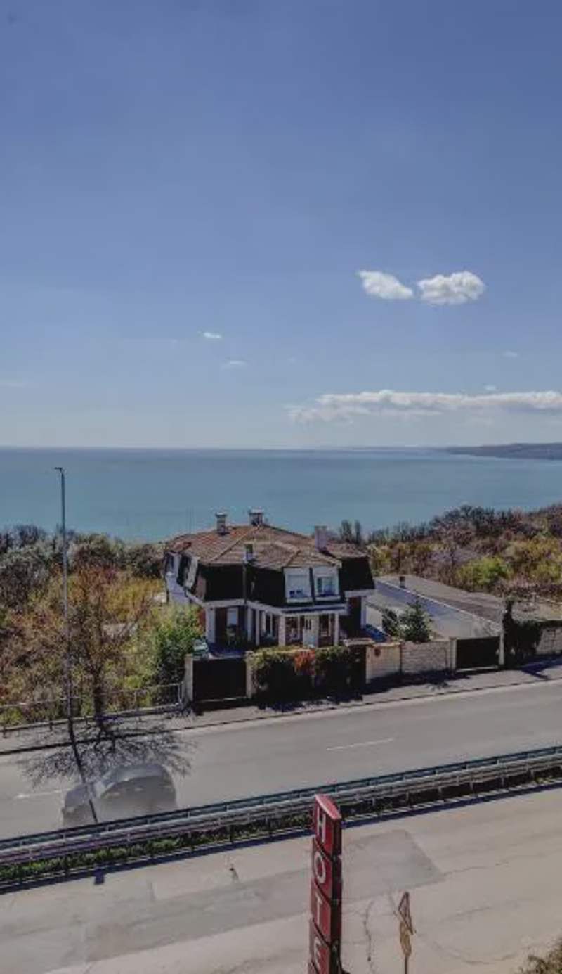 Ellinis Hotel - Sea View and Free Parking