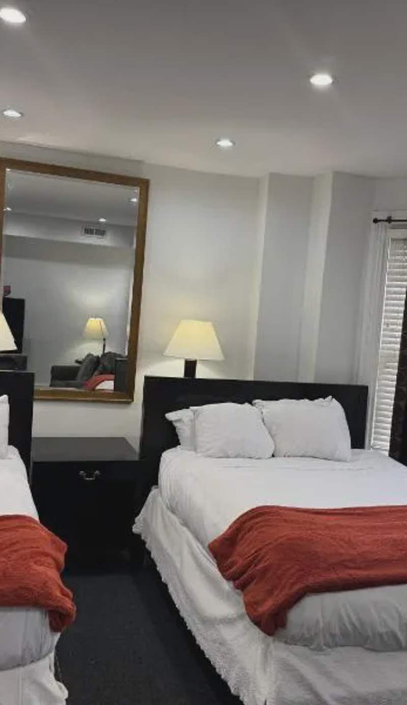 Gorgeous Refurbished 1Bdrm and 1Den Home