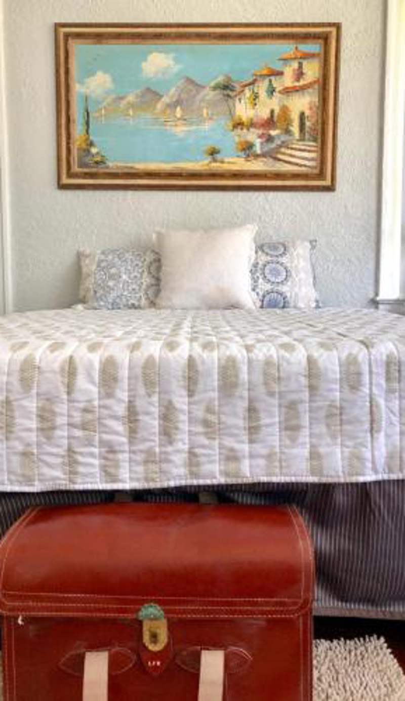 Comfy and Spacious Suite with Free Parking