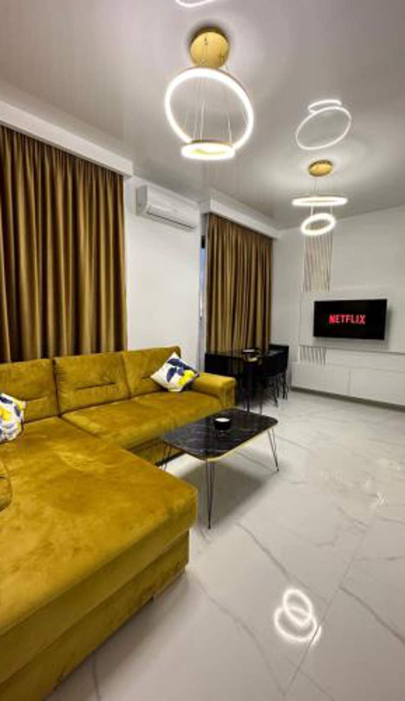 Studio303 by Allegio: Mamaia's Seaside Luxury near finest Clubs & Beaches