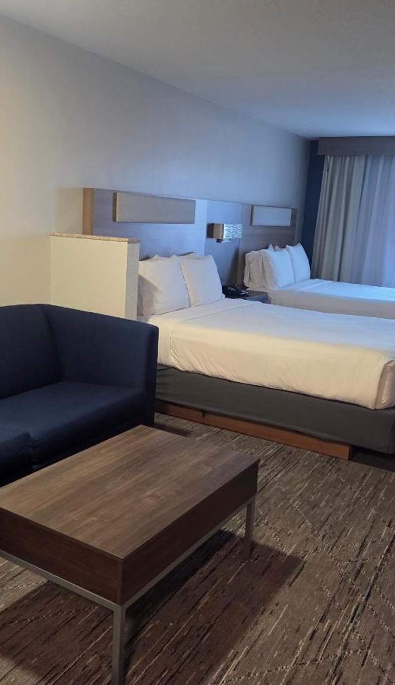 Holiday Inn Express Airport East by IHG