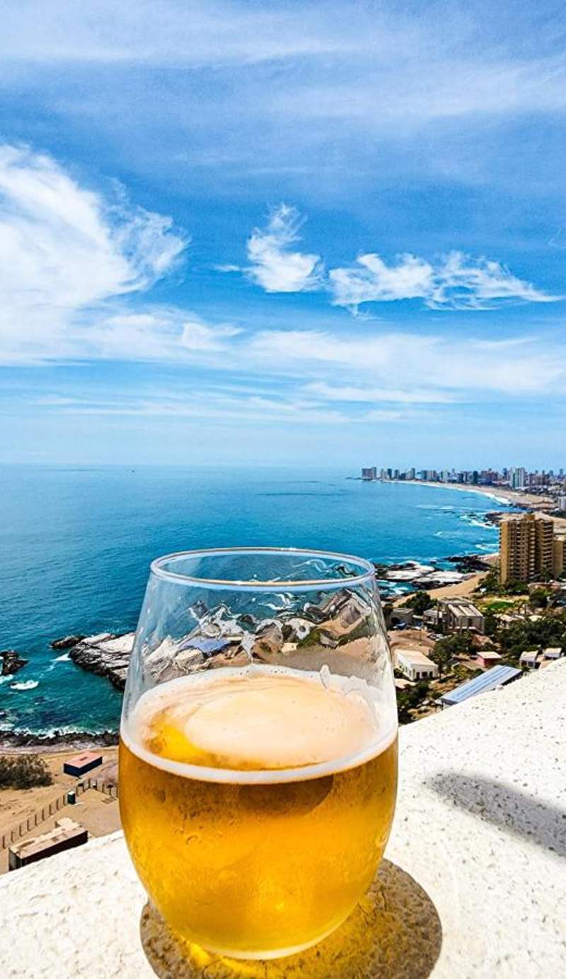 Playa Huayquique, primera linea
