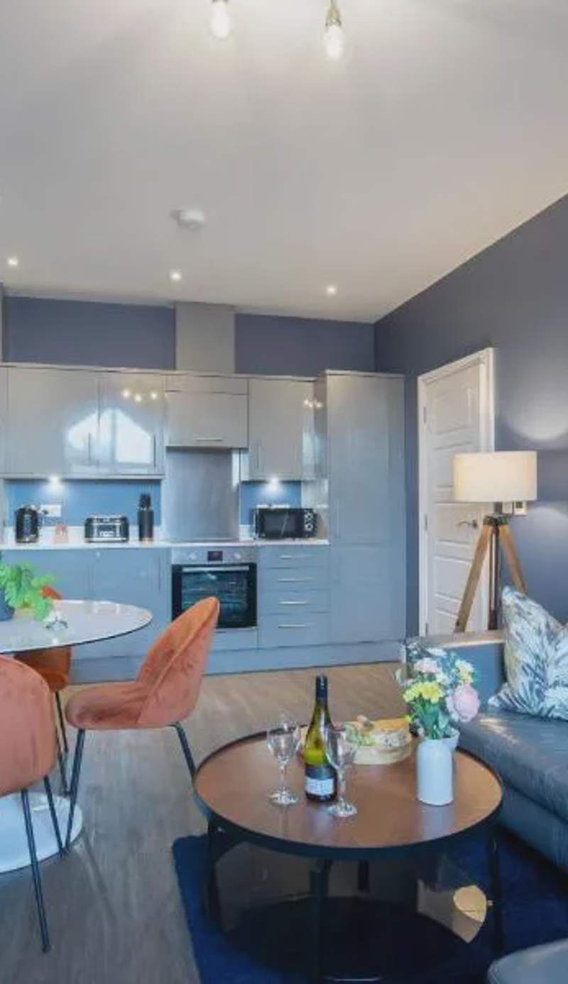 Elliot Oliver - Loft Style 2 Bedroom Apartment With Parking In The Docks