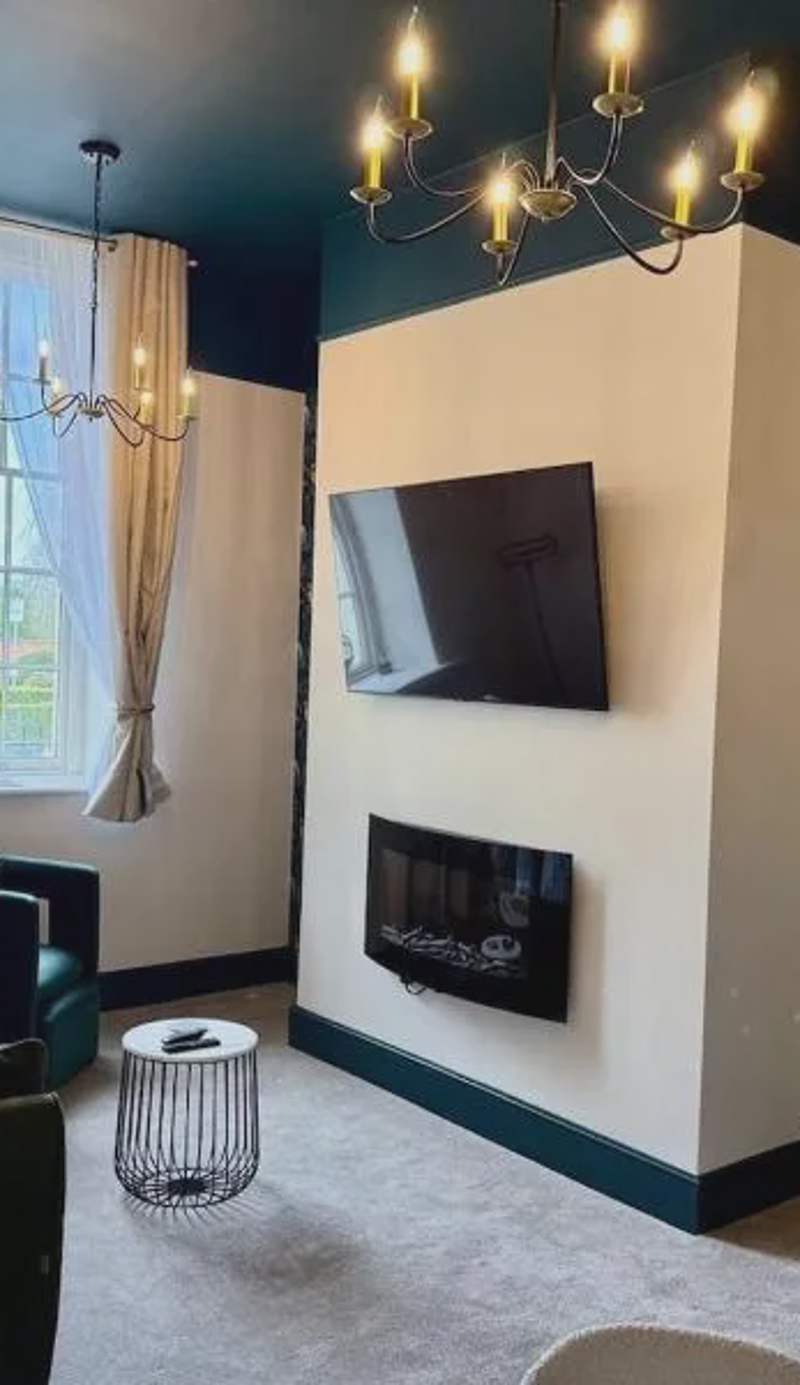 Newly refurbished, 2BD, 1Bath, Free Parking, Central