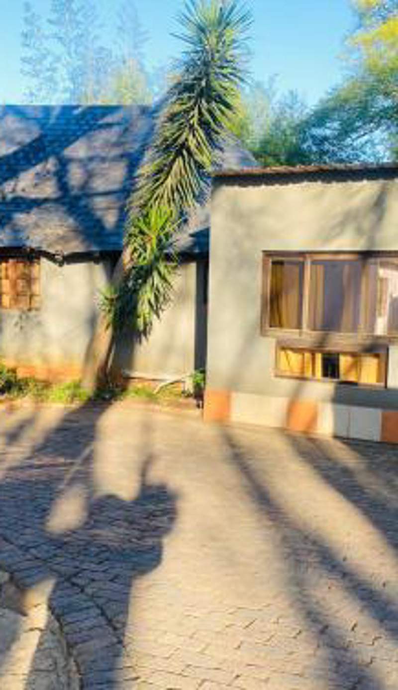 Rosebank Lodge & Backpacker