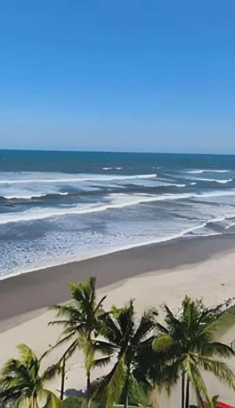 APTO PÉ na AREIA com Piscina - Centro Itanhaem