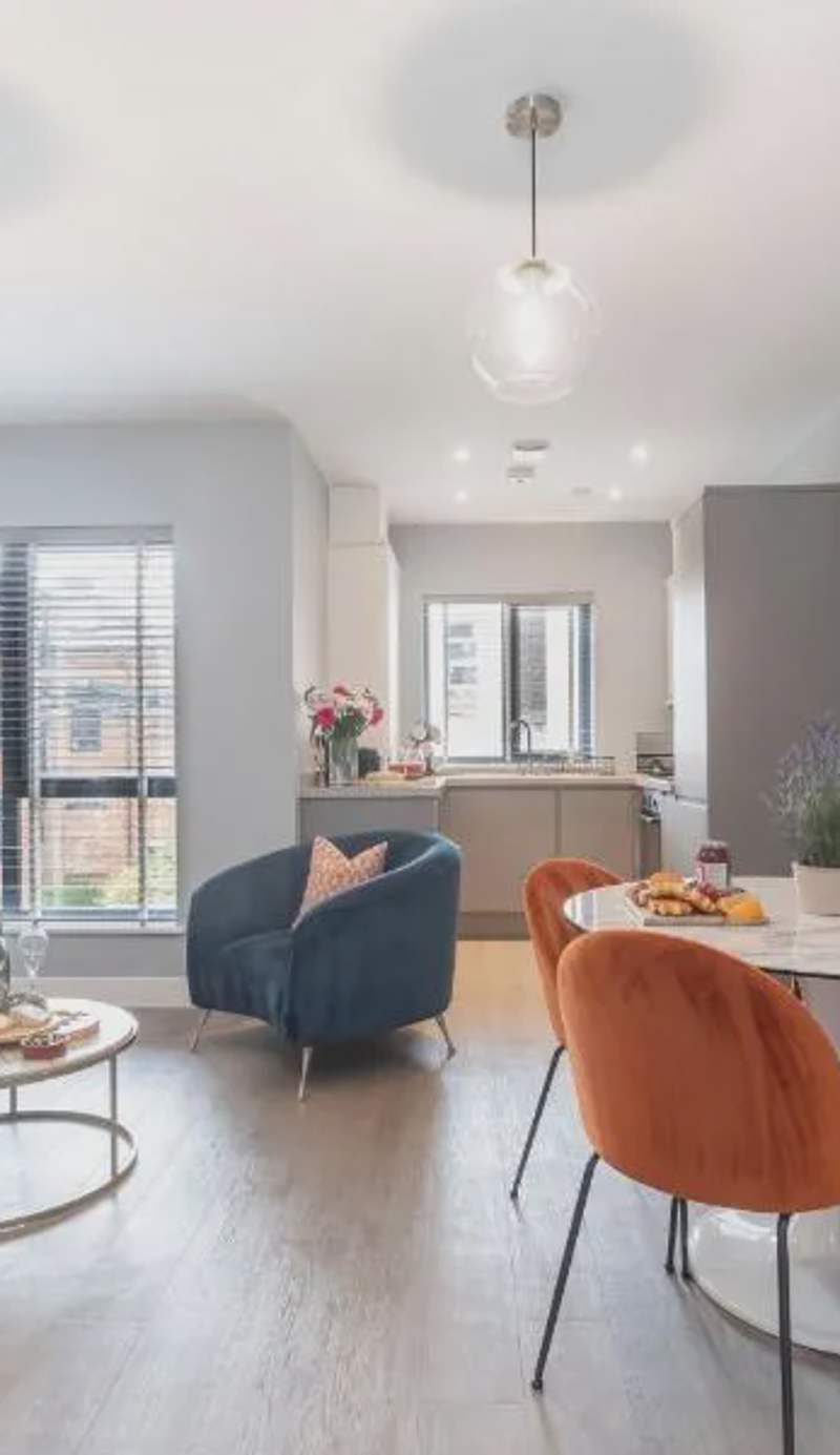 Elliot Oliver - Cosy 2 Bedroom Town Centre Apartment