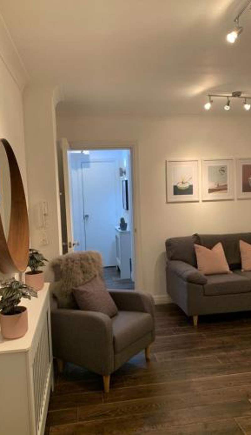 Best located Flat in Cheltenham and Free Parking