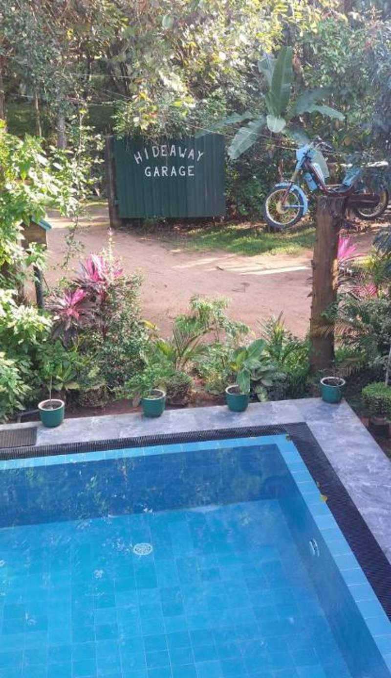 Hotel Hideaway Garage